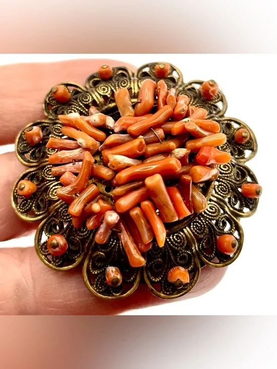 Vintage Coral Branch Cluster Brooch Gold Tone Filigree Mid Century Statement Pin - Picture 6 of 6
